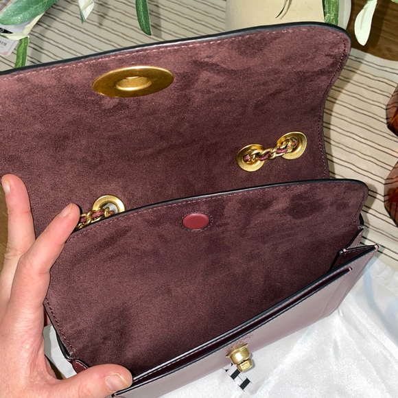 ✨Coach Madison Shoulder Bag ✨ - Picture 4 of 16